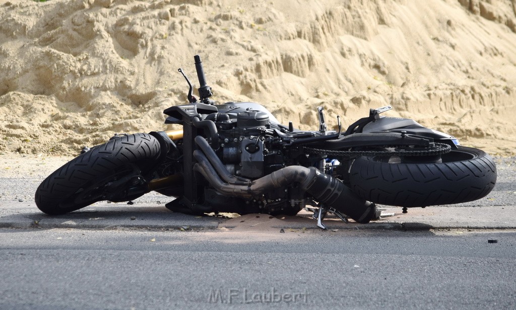 Schwerer Krad PKW Unfall Koeln Muelheim Am Springborn Cottbuserstr P039.JPG - Miklos Laubert